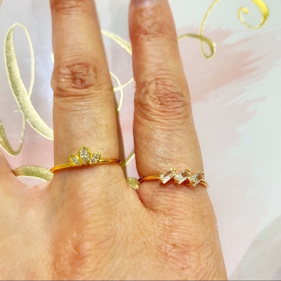 Dainty Leaf Tiara Marquise Crystal Gold Tone Ring - Picture 3 of 3